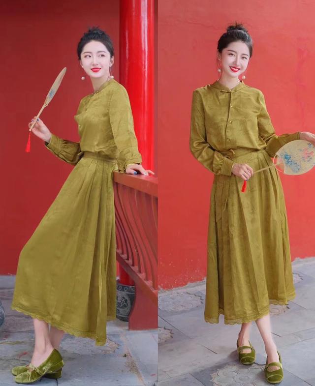 搭技巧：简约牛仔裤提升时尚感千亿国际网站中年女性秋季穿(图6)