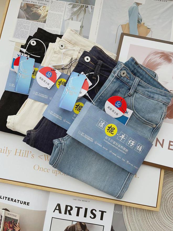 搭技巧：简约牛仔裤提升时尚感千亿国际网站中年女性秋季穿(图10)