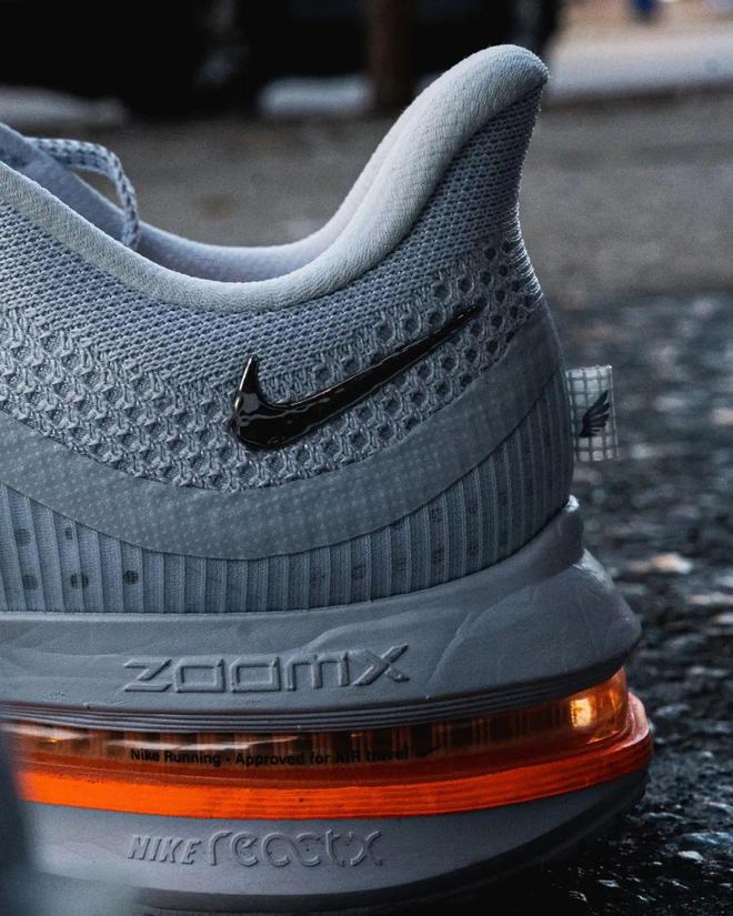 Nike跑鞋把能给的都给足了千亿国际网站配置诱人！这双(图2)