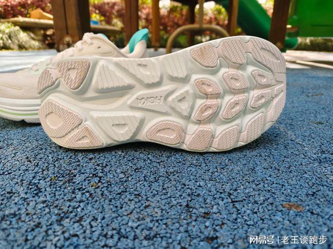 10：恰到好处的卓越跑鞋HOKA CLIFTON