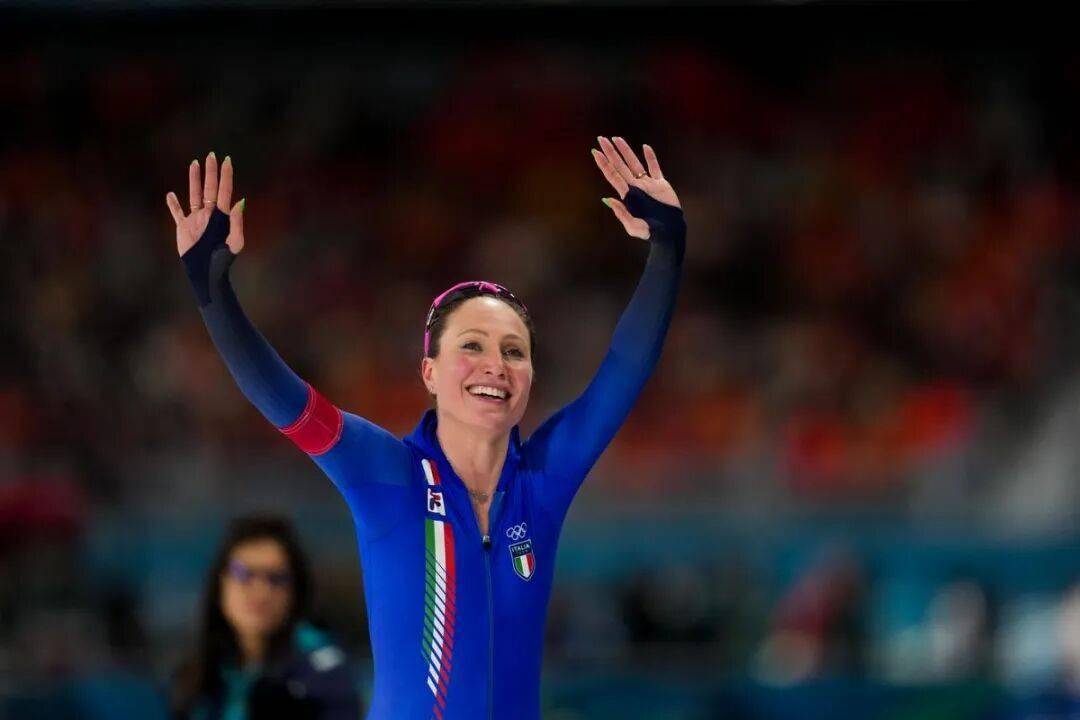 谷爱凌笑容甜美米兰银牌开场(图9)